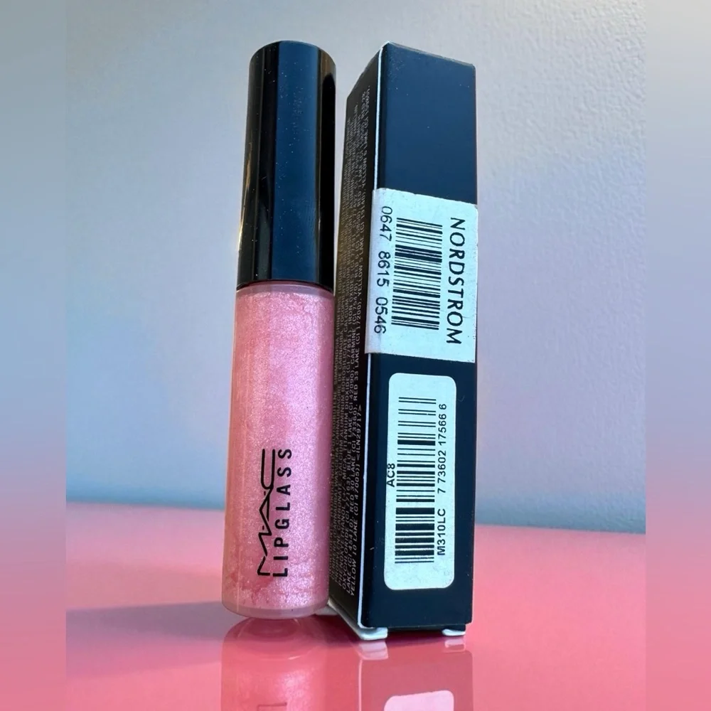 MAC VIRGIN KISS. LIMITED EDITION. VERY RARE. NEW IN BOX.
